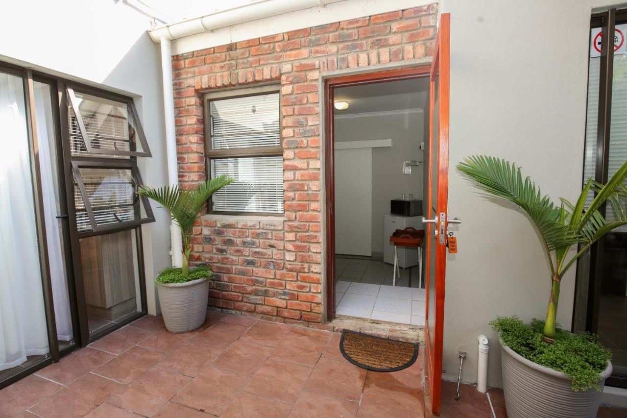 Farm View Guest House East London Esterno foto